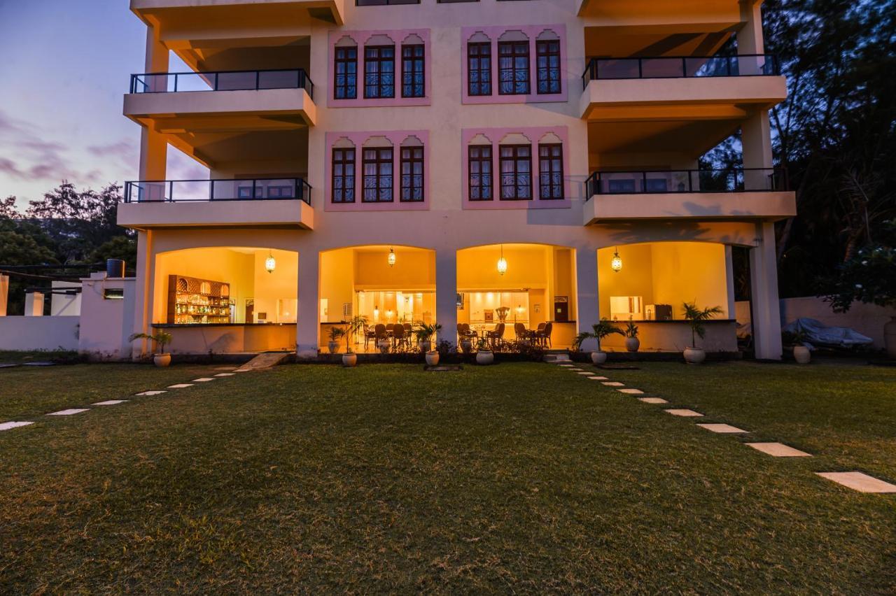 Cocoa Boutique Hotel - Your Kenyan Beachfront Bliss Момбаса Екстер'єр фото